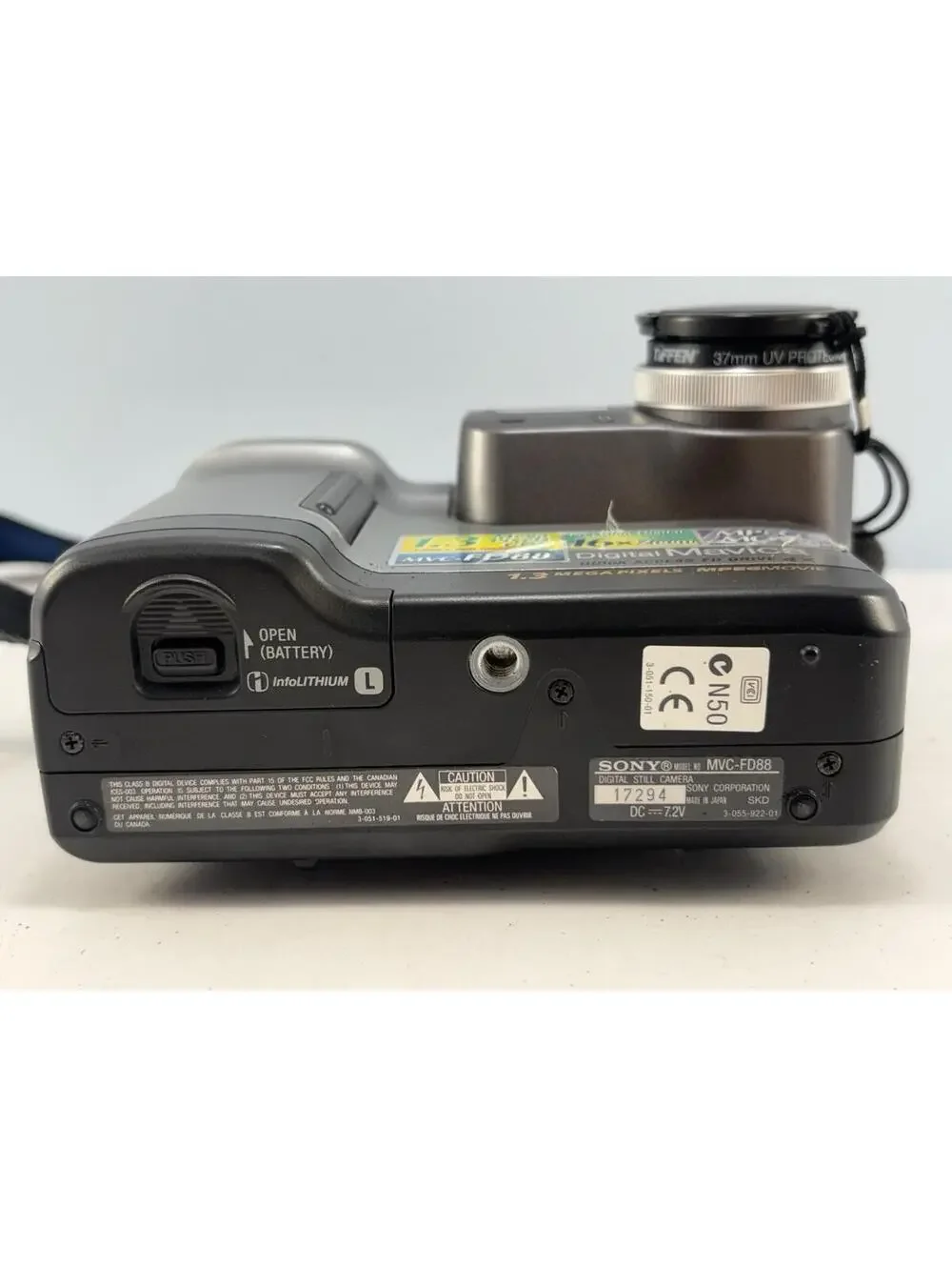 Sony Mavica Digital Camera & Case MVC-FD88 With A/V Cord - Untested As Is